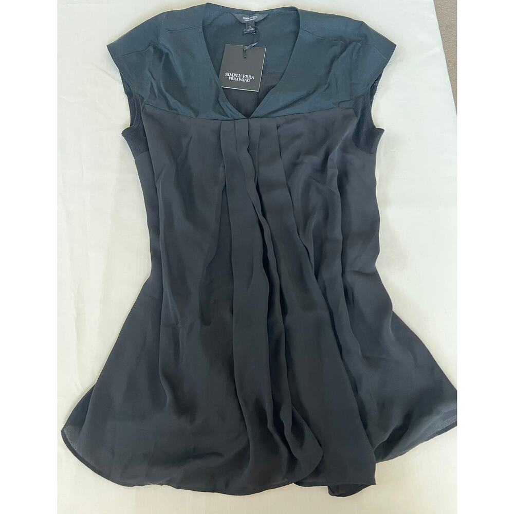 NWT Simply Vera Wang Black Short Sleeve V Neck Long Blouse In size Small